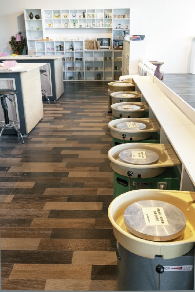 工藝的發展，有的走向純藝術品，工藝家地位提升至藝術