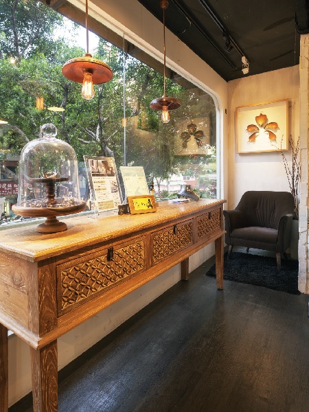 工藝的發展，有的走向純藝術品，工藝家地位提升至藝術