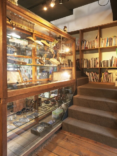 工藝的發展，有的走向純藝術品，工藝家地位提升至藝術