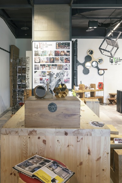 工藝的發展，有的走向純藝術品，工藝家地位提升至藝術