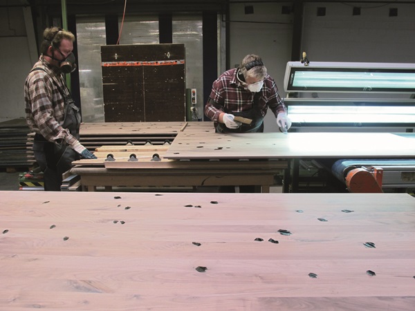 Musterring所生產的家具有3成的手工比例，至少要經過3