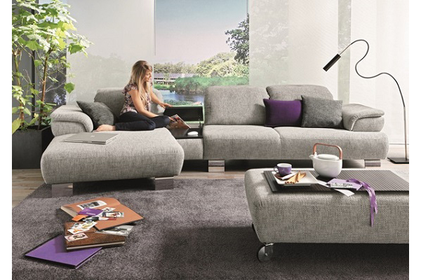 Musterring所生產的家具有3成的手工比例，至少要經過3