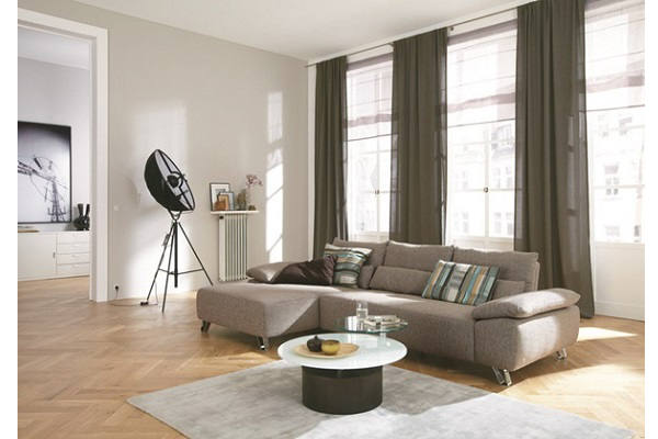 Musterring所生產的家具有3成的手工比例，至少要經過3