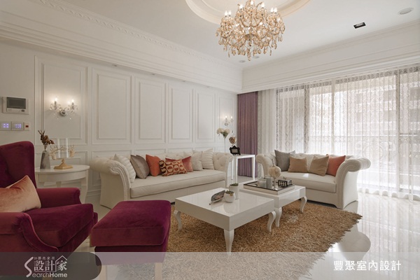 本案屋主喜歡華麗風格，設計師則以白色系做為主色調，