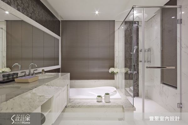 本案屋主喜歡華麗風格，設計師則以白色系做為主色調，