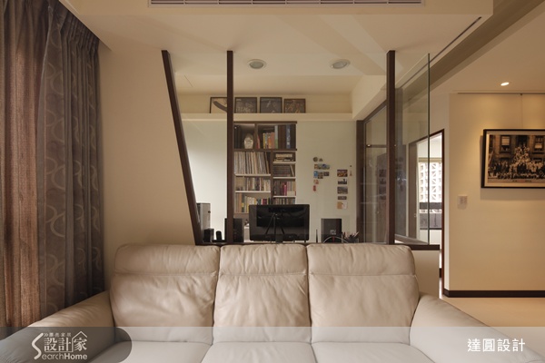 熱愛音樂與旅遊的年輕夫妻，買下位於台北市區的預售屋