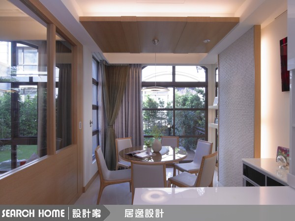 時尚簡潔的現代空間設計下,運用自然材質及開放空間、