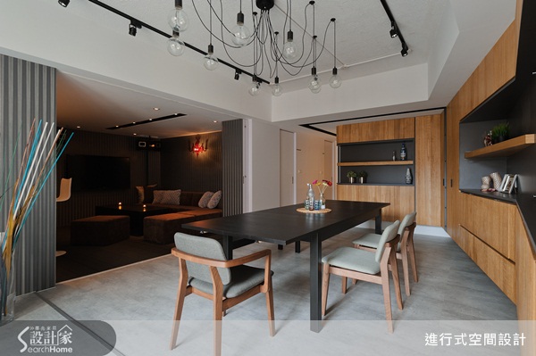 台北市的商業空間,由30坪的老屋改造而成,藉由設計師