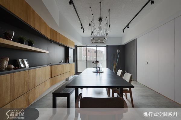 台北市的商業空間,由30坪的老屋改造而成,藉由設計師