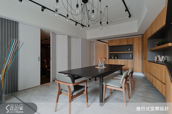 台北市的商業空間,由30坪的老屋改造而成,藉由設計師