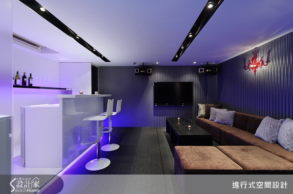 台北市的商業空間,由30坪的老屋改造而成,藉由設計師