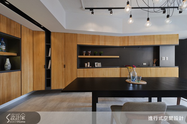 台北市的商業空間,由30坪的老屋改造而成,藉由設計師