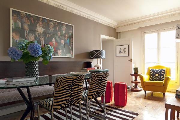 India Mahdavi在伊朗出生,之後到美國、德國、法國生