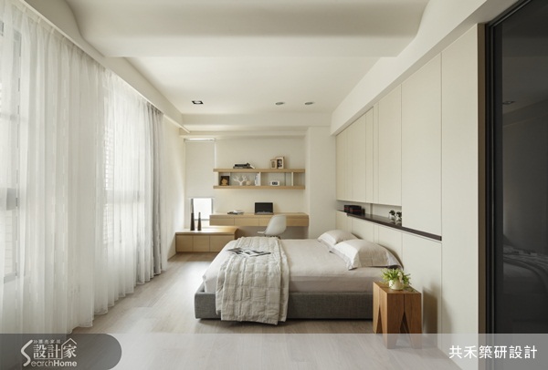 原先這屋子的格局擁有著四房的設計，但居住人數只有屋