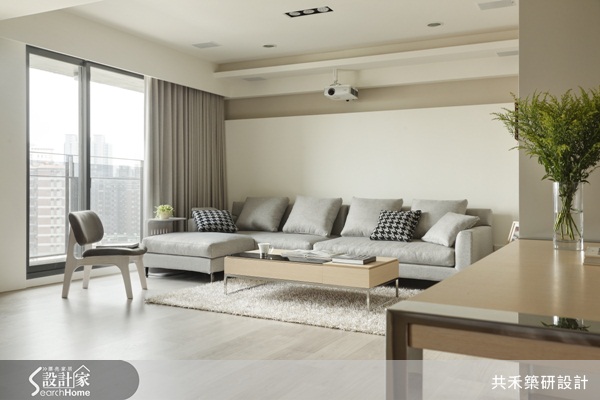 原先這屋子的格局擁有著四房的設計，但居住人數只有屋