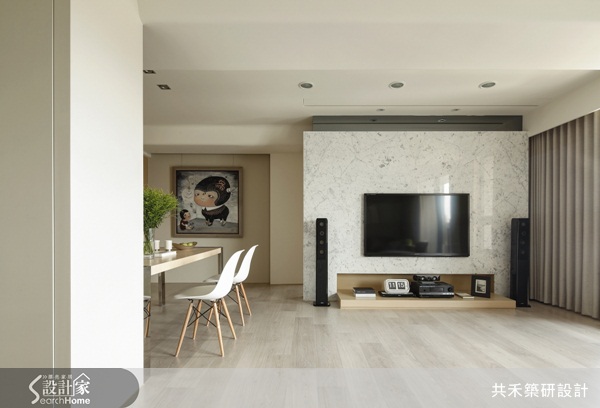 原先這屋子的格局擁有著四房的設計，但居住人數只有屋