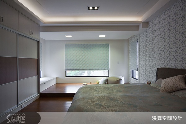 家中成員只有三人，卻擁有開放而寬敞的室內空間，捨棄