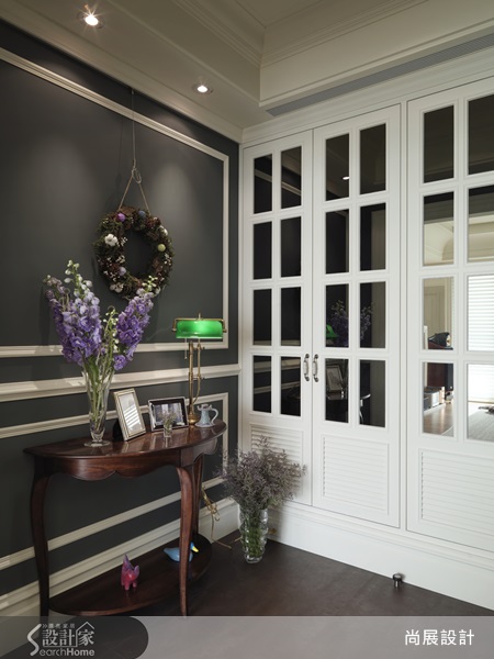 剛烤好的吐司麵包,煎得完美的太陽荷包蛋,加上佐餐咖