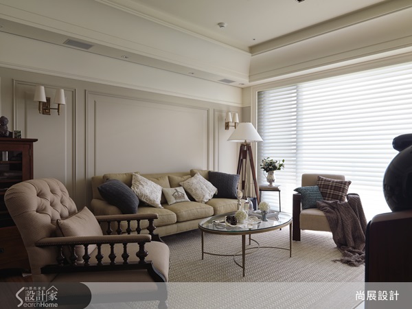 剛烤好的吐司麵包，煎得完美的太陽荷包蛋，加上佐餐咖