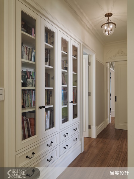 剛烤好的吐司麵包,煎得完美的太陽荷包蛋,加上佐餐咖