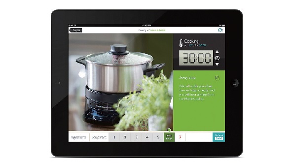 透過科技的整合家電操作按鍵，使廚房電器設備開始進入