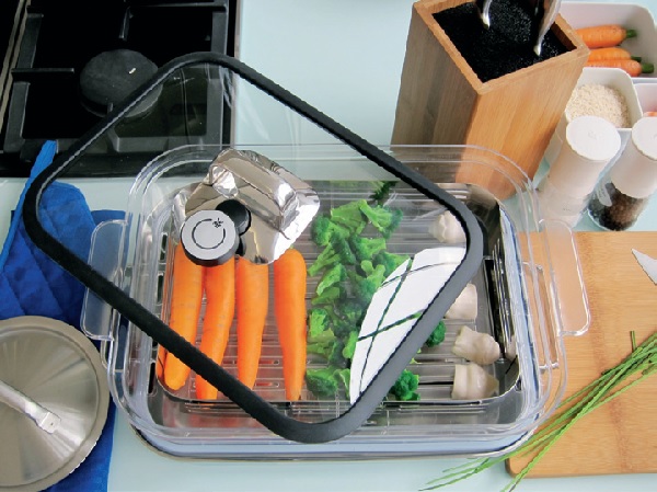 透過科技的整合家電操作按鍵，使廚房電器設備開始進入