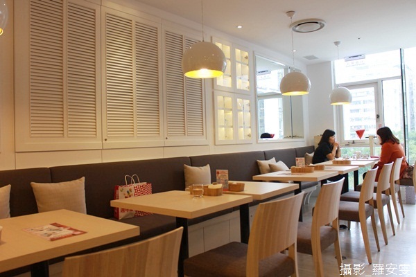 皇家哥本哈根竟然在台灣設立平易近人的咖啡店！能拿著