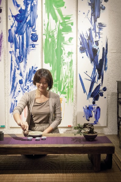 原以為林珊旭是愛喝茶而進入茶世界，正準備泡茶前一刻