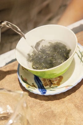 原以為林珊旭是愛喝茶而進入茶世界,正準備泡茶前一刻