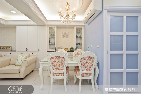 用顏色及材質訴說空間故事,並傳達對空間的情感,皇室