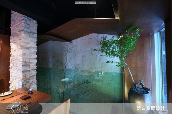 在生活空間中融入當代藝術，或是運用岩石與草皮成為裝