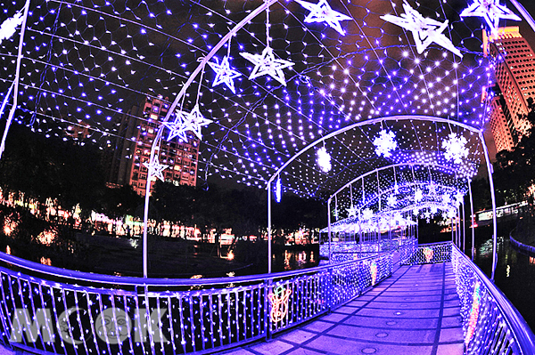 城門一開,櫻桃小丸子、海綿寶寶、變形金鋼、耶誕老公