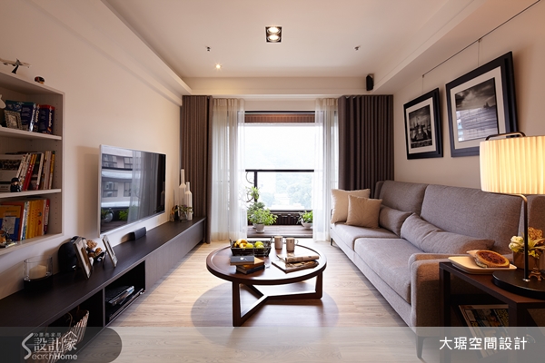 一般人裝潢居家總希望能透過設計拉大坪數效益,本案位