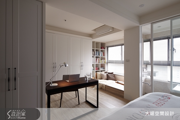 一般人裝潢居家總希望能透過設計拉大坪數效益,本案位