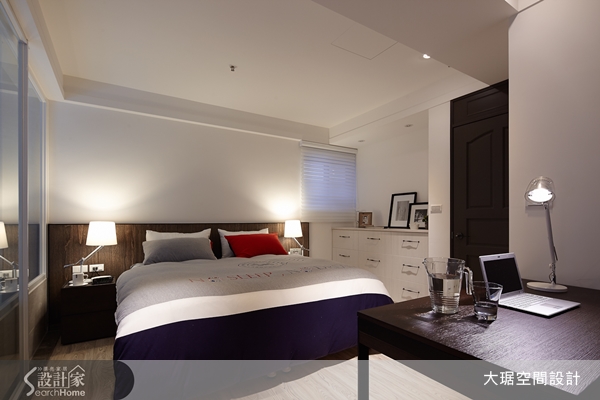 一般人裝潢居家總希望能透過設計拉大坪數效益,本案位