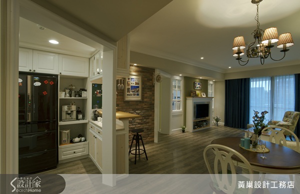 走進空間，溫馨舒適的美式鄉村風格立即在眼前展開。以