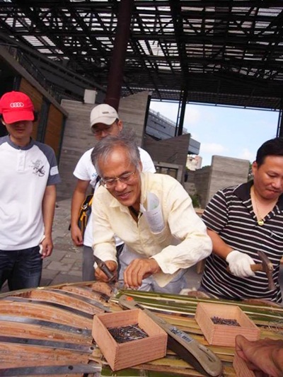 運用木、竹、土等大自然隨手可得的素材，讓建築物回歸