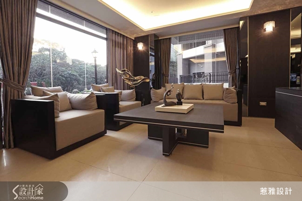 淺色空間給人清爽無壓的空間感受，而深色空間則可讓人