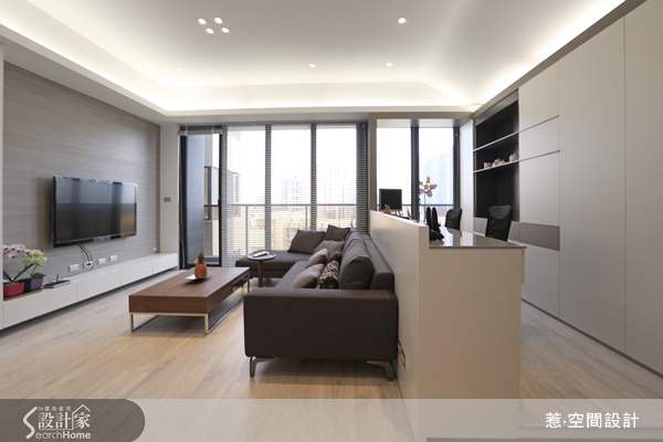 淺色空間給人清爽無壓的空間感受，而深色空間則可讓人