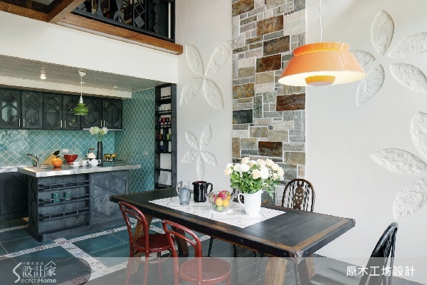 本案位於新北市新店區，屬於樓中樓格局。原木工坊設計