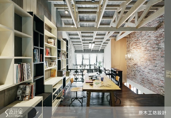 本案位於新北市新店區，屬於樓中樓格局。原木工坊設計