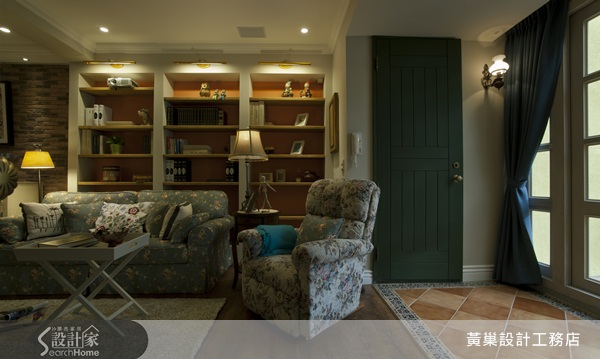 沙發只有黑與咖啡，牆面只有白色和米白，膩了嗎？想來