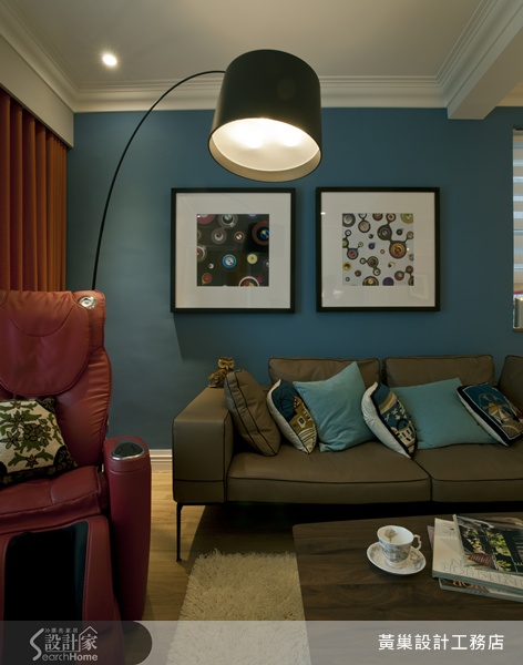 沙發只有黑與咖啡，牆面只有白色和米白，膩了嗎？想來