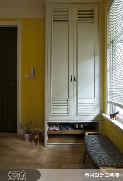 沙發只有黑與咖啡，牆面只有白色和米白，膩了嗎？想來