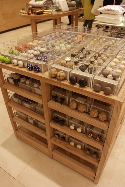 聽說台灣的分店與國外同步更新，每週更新一次，真的好