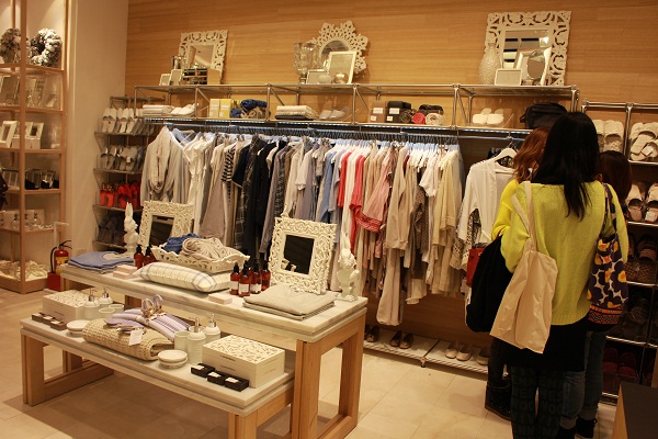 聽說台灣的分店與國外同步更新，每週更新一次，真的好