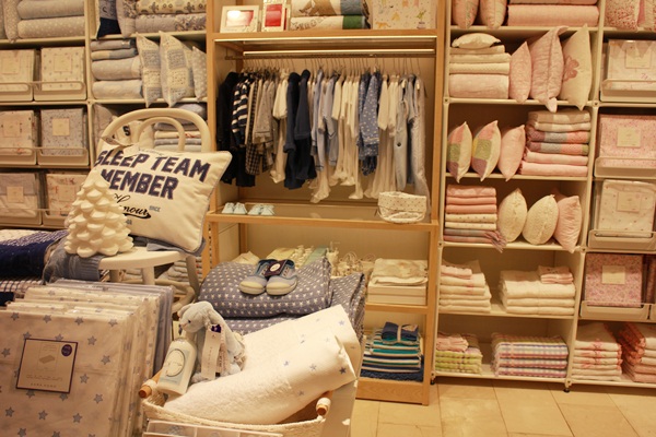 聽說台灣的分店與國外同步更新，每週更新一次，真的好