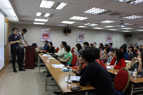 陳先生：我希望我家有三房兩廳兩衛+一客房。設計師：