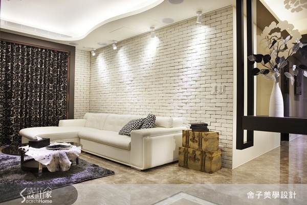 居家設計所使用的材料可以分為金屬，石材，木質三大類