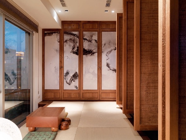 家中原本沒有專屬的茶室空間,但想要創造很有氣質的品